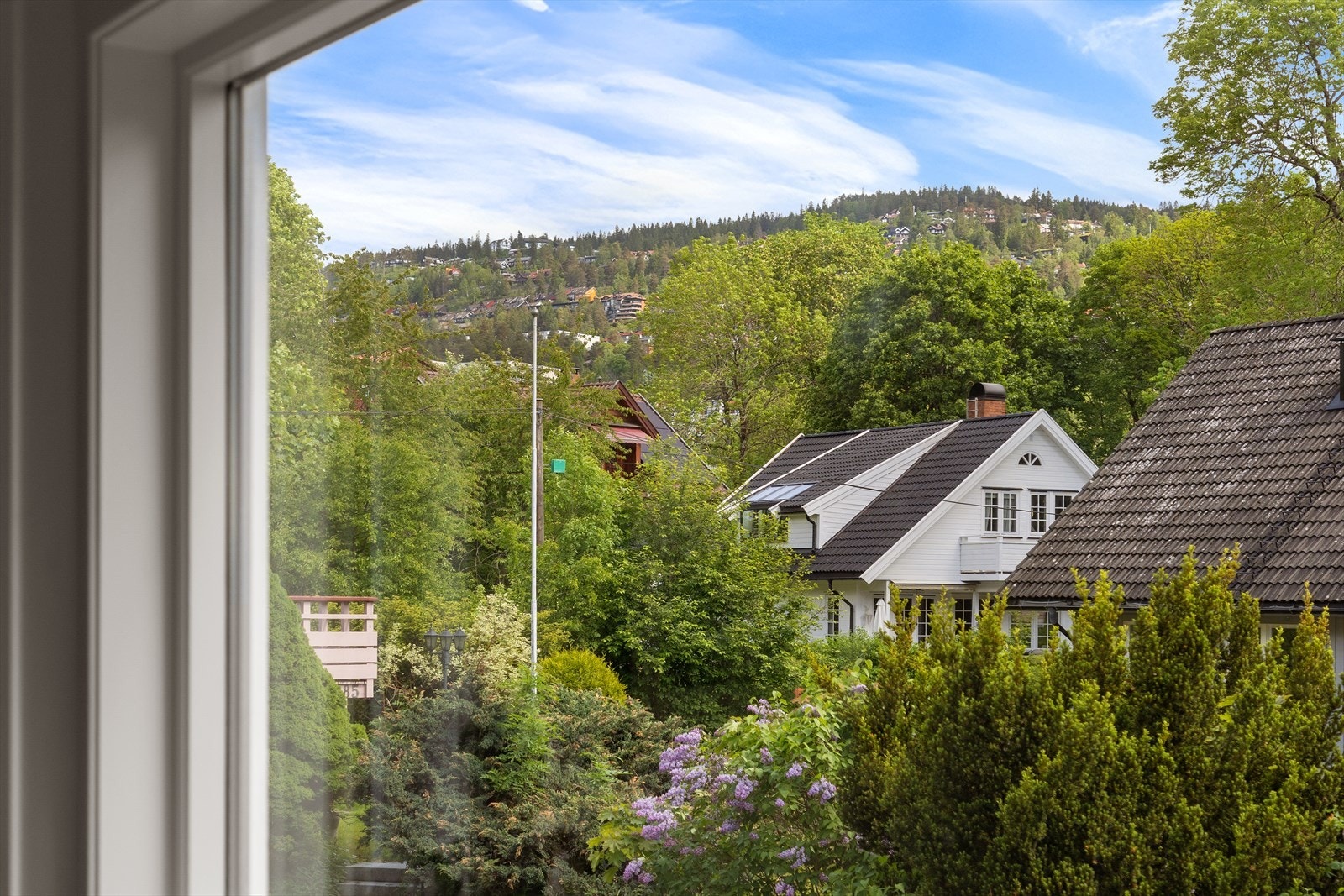 Flere hyggelige utsyn fra eiendommen. Galleribilde