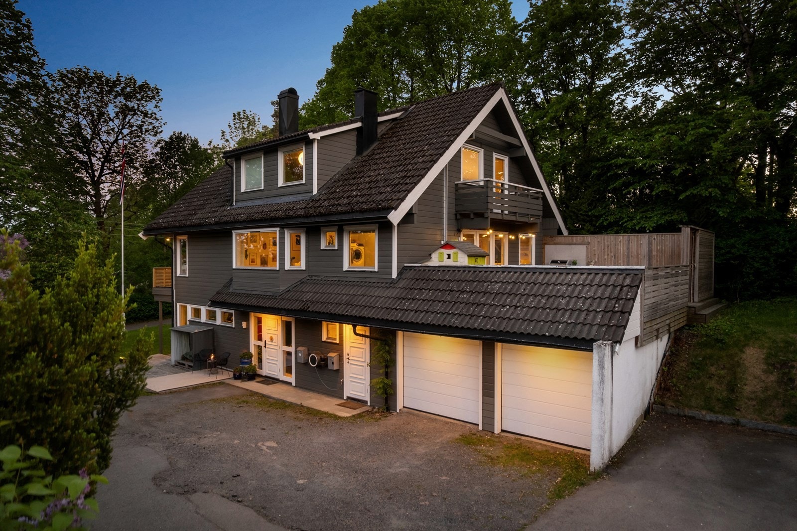 Velkommen til Sørkedalsveien 283 presentert av Peter Björklund ved Nordvik Bygdøy Allé. Foto: Eiendomsfoto AS. Galleribilde