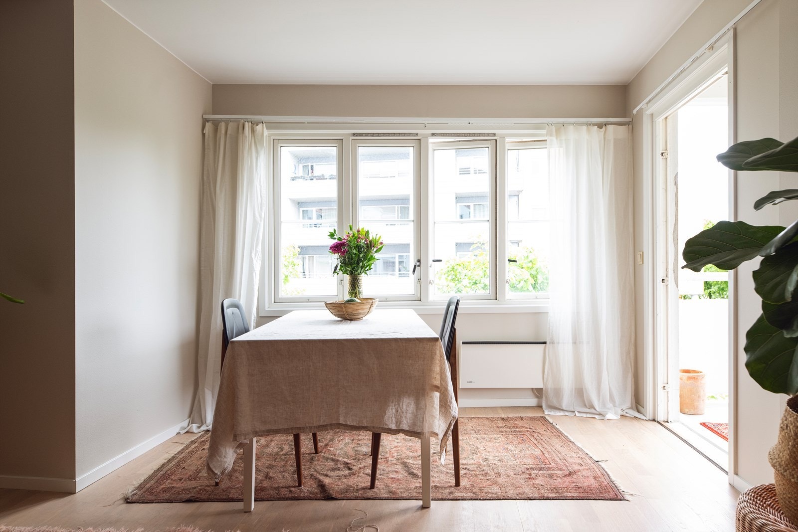 Du har god plass til spisebord. Galleribilde