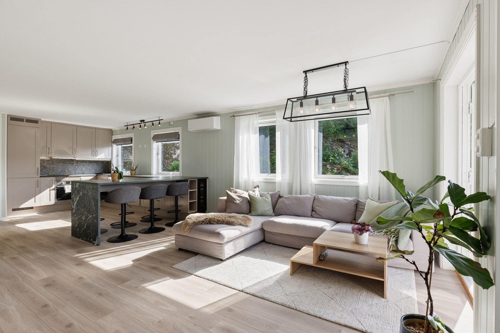 DNB Eiendom v/Håkon Sakariassen har gleden av å presentere Møllevannsveien 18B! Galleribilde