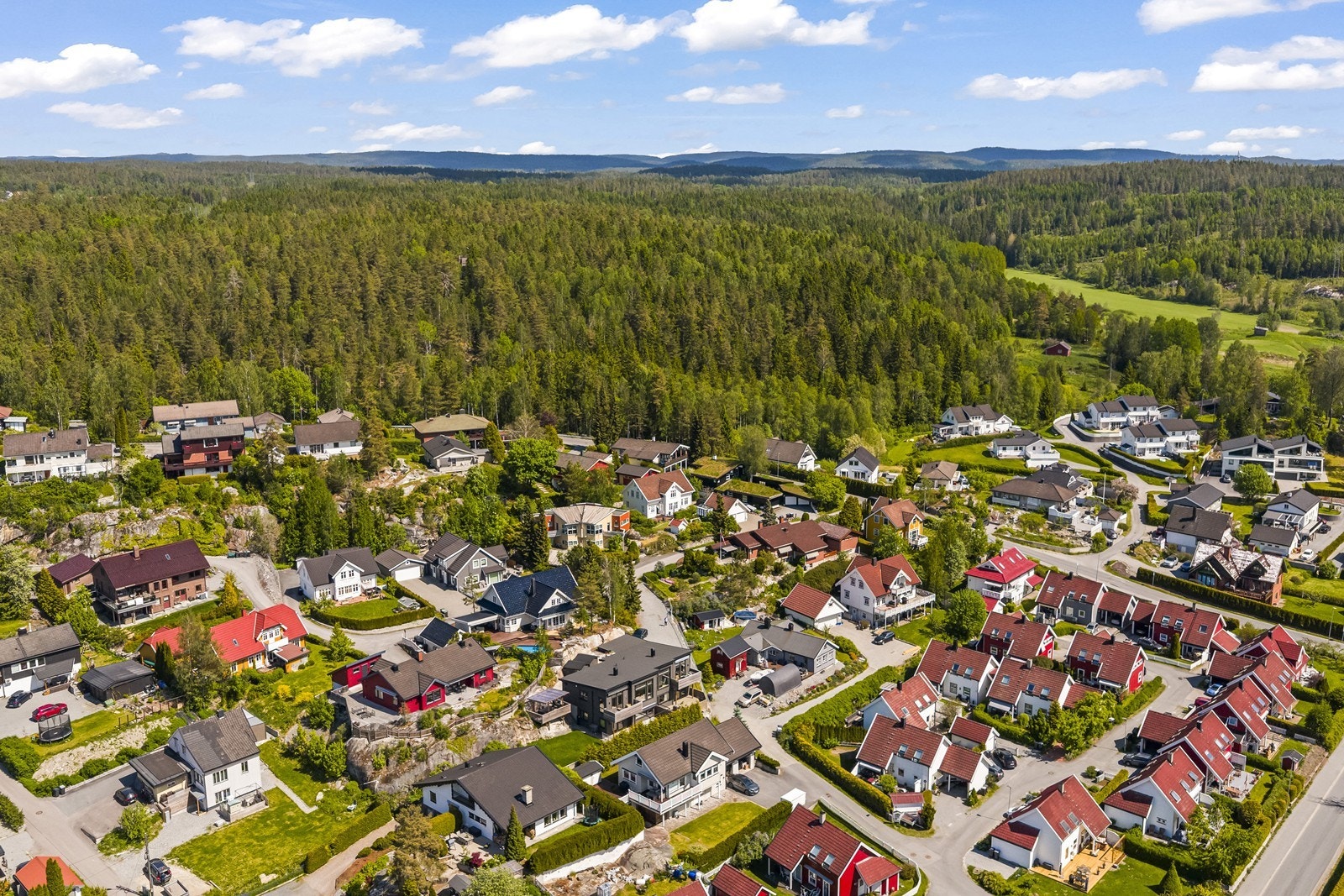 Langhus er et hyggelig tettsted med et rikt aktivitetstilbud inne og ute for både store og små. Galleribilde