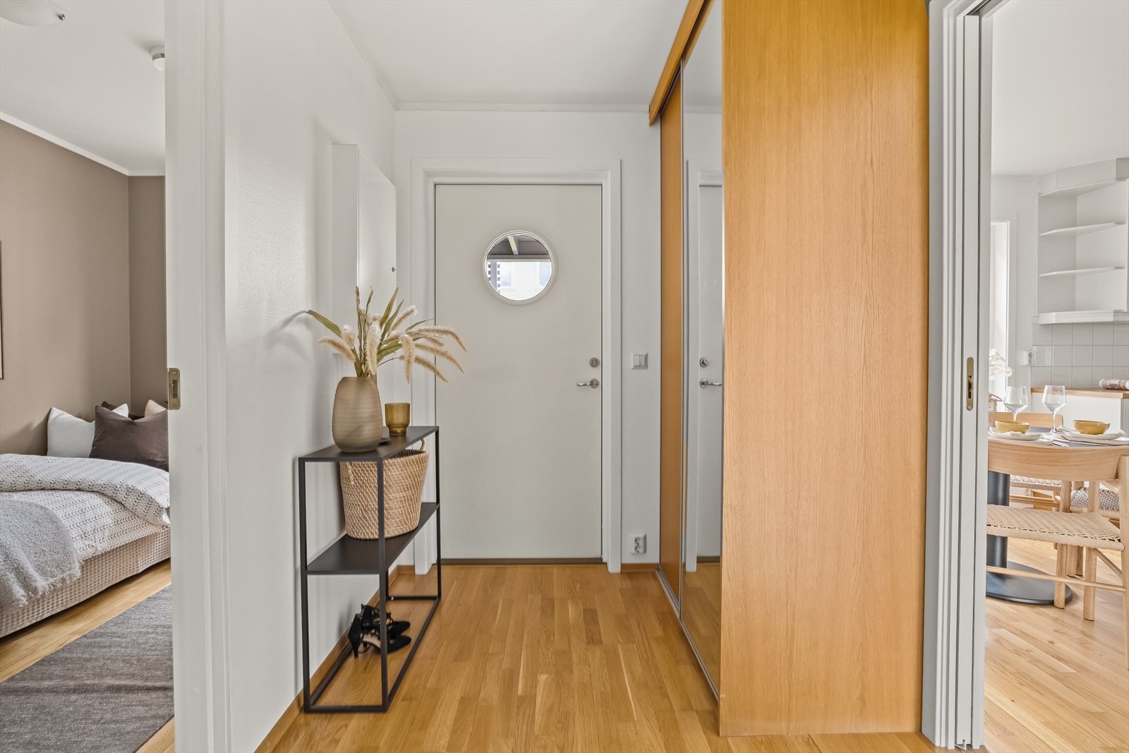 Leiligheten har også et stort uinnredet loft som gir muligheter for ekstra oppholdsrom ved søknad til kommunen. Galleribilde