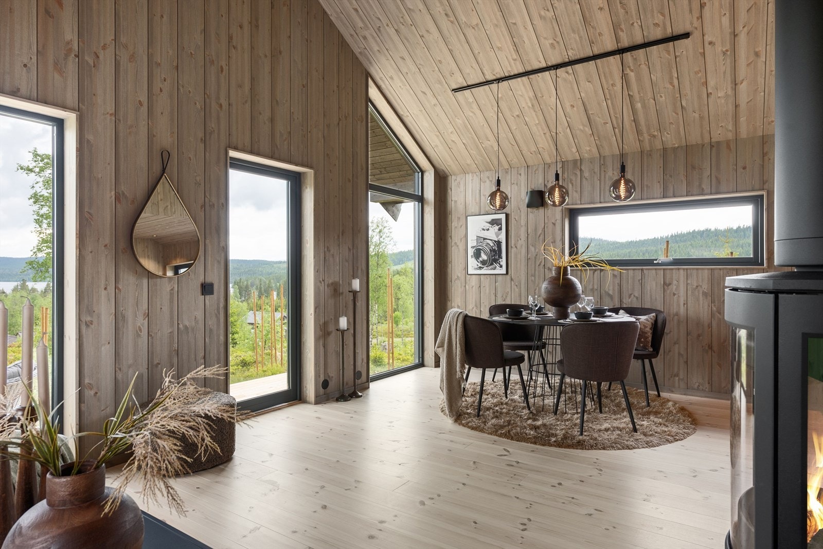 Fra stue er det utgang til romslig veranda. Galleribilde