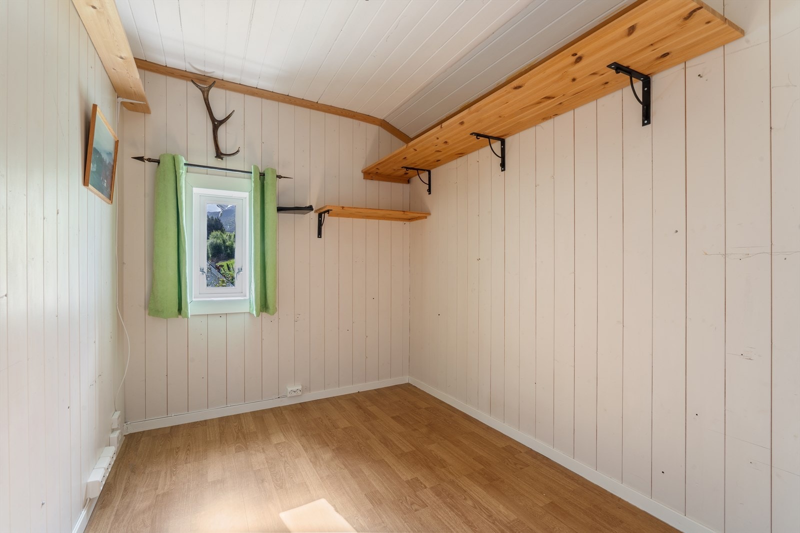 Loftet inneholder også et innredet rom som i dag benyttes som kontor. Galleribilde