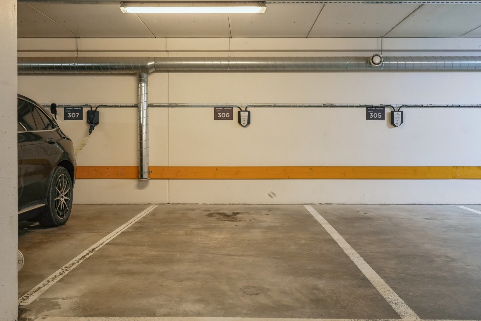 Svært komfortabelt er det også med parkeringsplass i garasjeanlegg. Fra trapperom er det heis til etasjen leiligheten ligger i Galleribilde