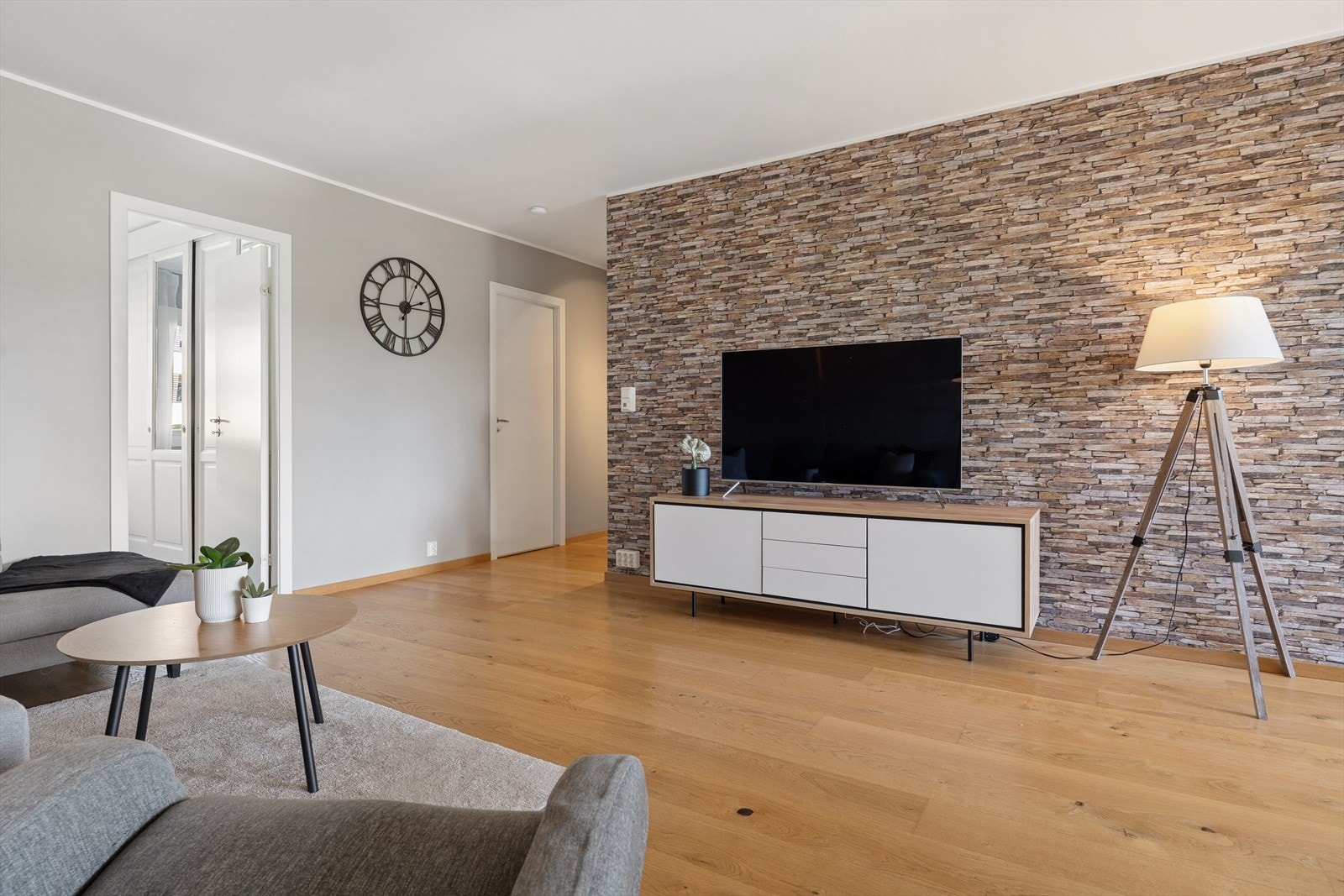 Gulvvarme i stuen gir en jevn og behagelig temperatur. Galleribilde