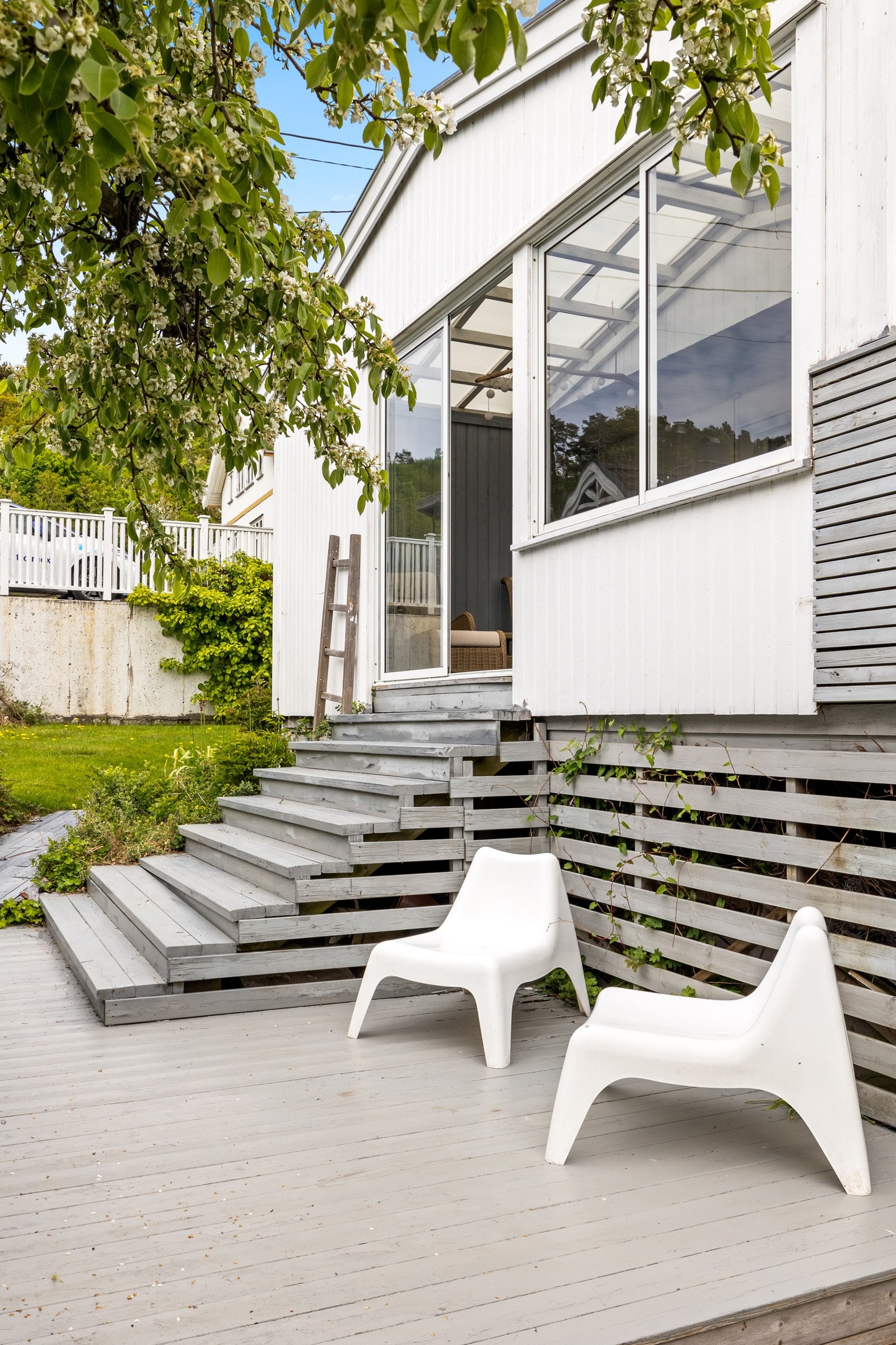 Flere uteplasser gir gode muligheter for avslapning og hyggelige sommerdager i rolige omgivelser. Galleribilde
