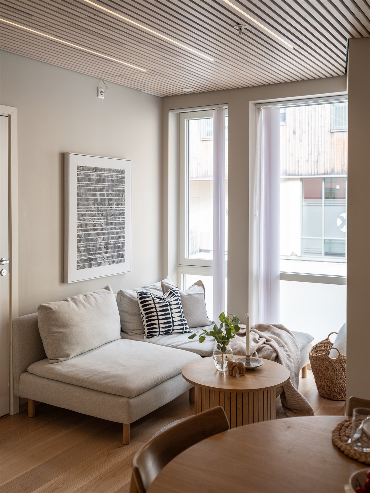 Her får du moderne fasiliteter som fjernvarme og balansert ventilasjon som sørger for et behagelig inneklima. Galleribilde