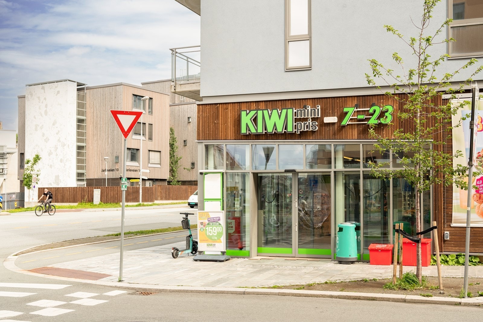 Nærmeste dagligvarebutikk er Kiwi Lilleby som ligger kun få minutter fra leiligheten. I gangavstand finner man også Coop Extra, Rema 1000, søndagsåpen Bunnpris mm. Galleribilde