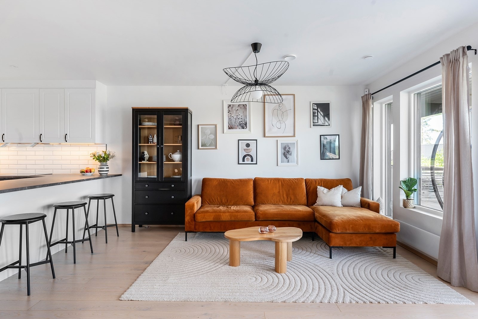 Flott kjedet enebolig med 4 soverom & 2 bad | 2 terrasser på 44 m² | Integrert garasje | Barnevennlig område Galleribilde