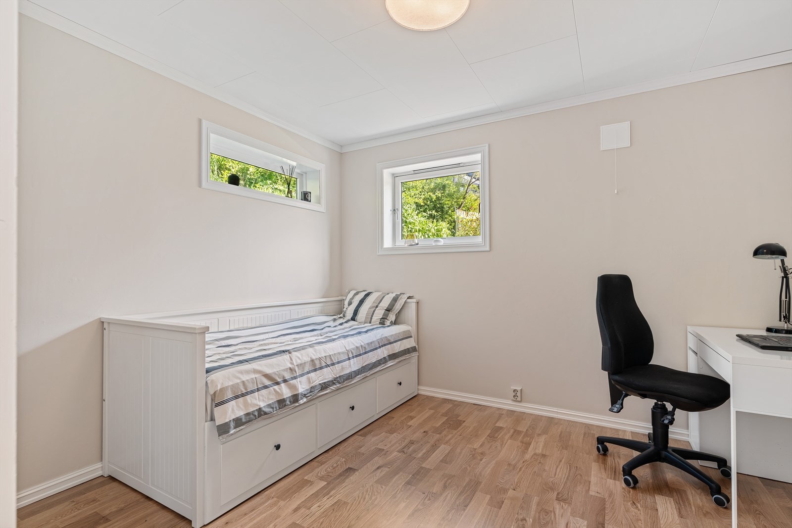 I sokkeletasjen er det også et rom som er innredet som soverom på 10m². Galleribilde