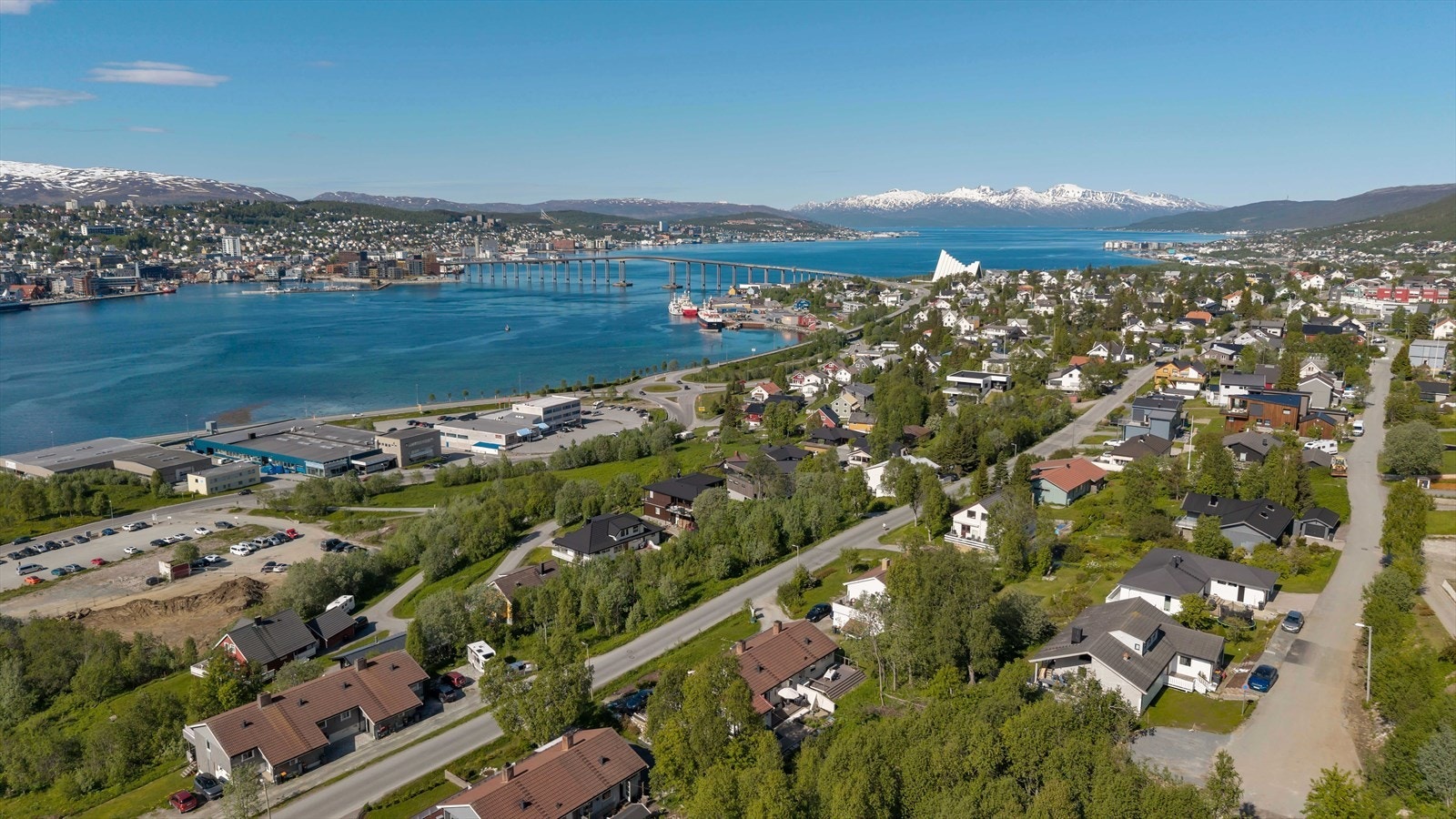 Området er kjent for sin rolige og familievennlige atmosfære, samtidig som man bor sentralt med kort vei til et bredt utvalg av servicetilbud Galleribilde