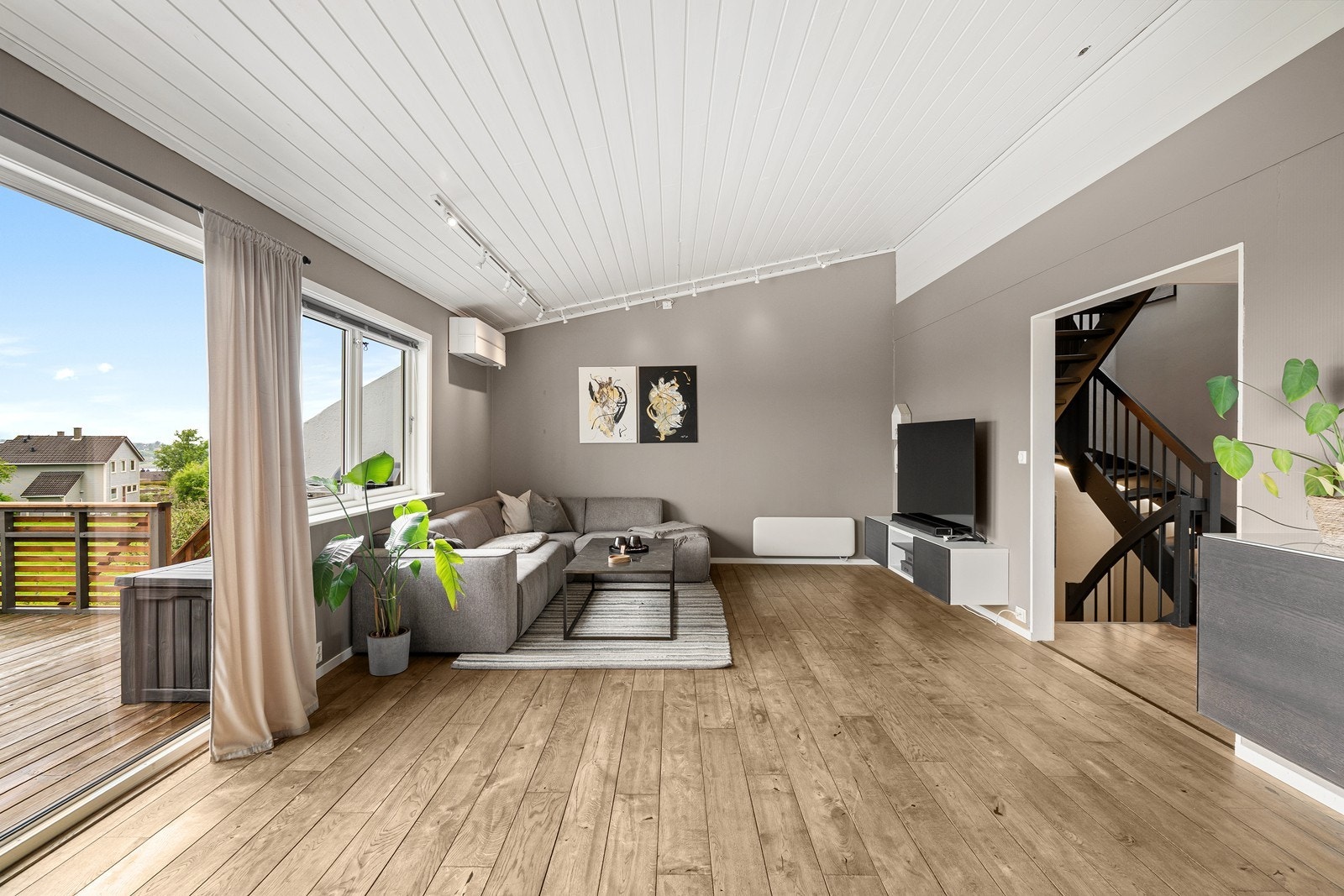 2. etg: TV stue Galleribilde