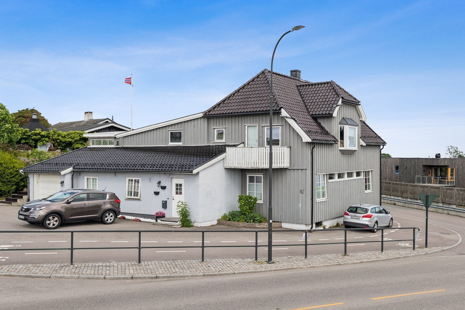 Parkering på tomten Galleribilde