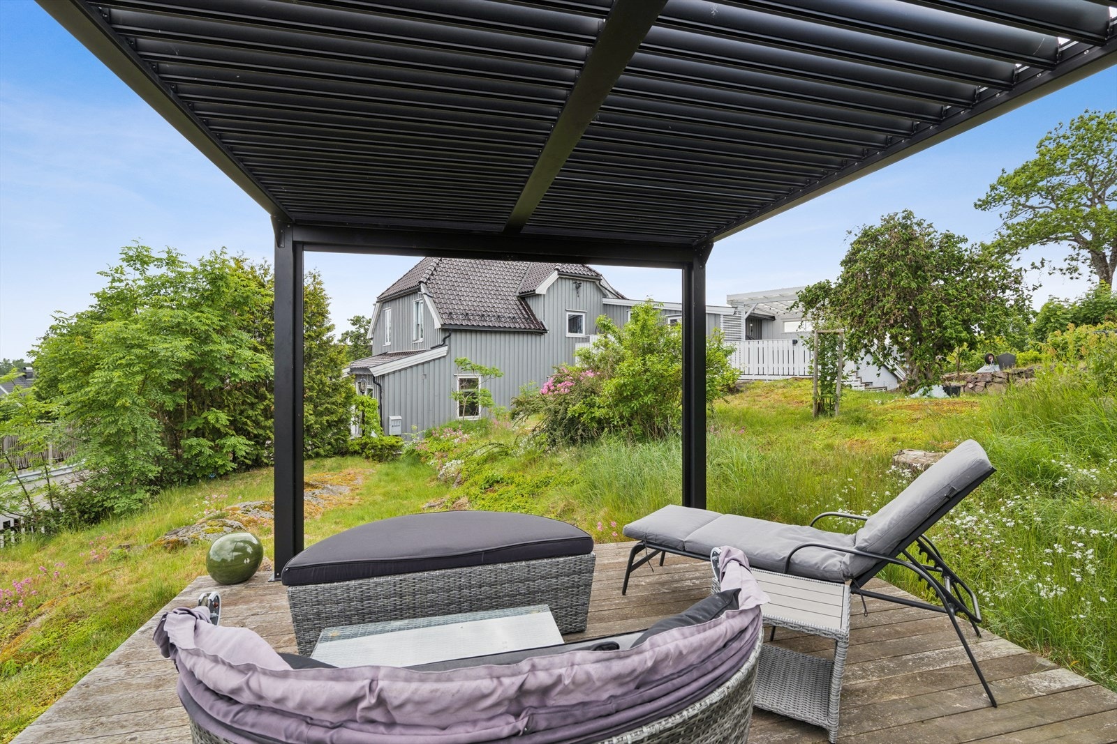 Pergola med utsikt mot Vallø Galleribilde