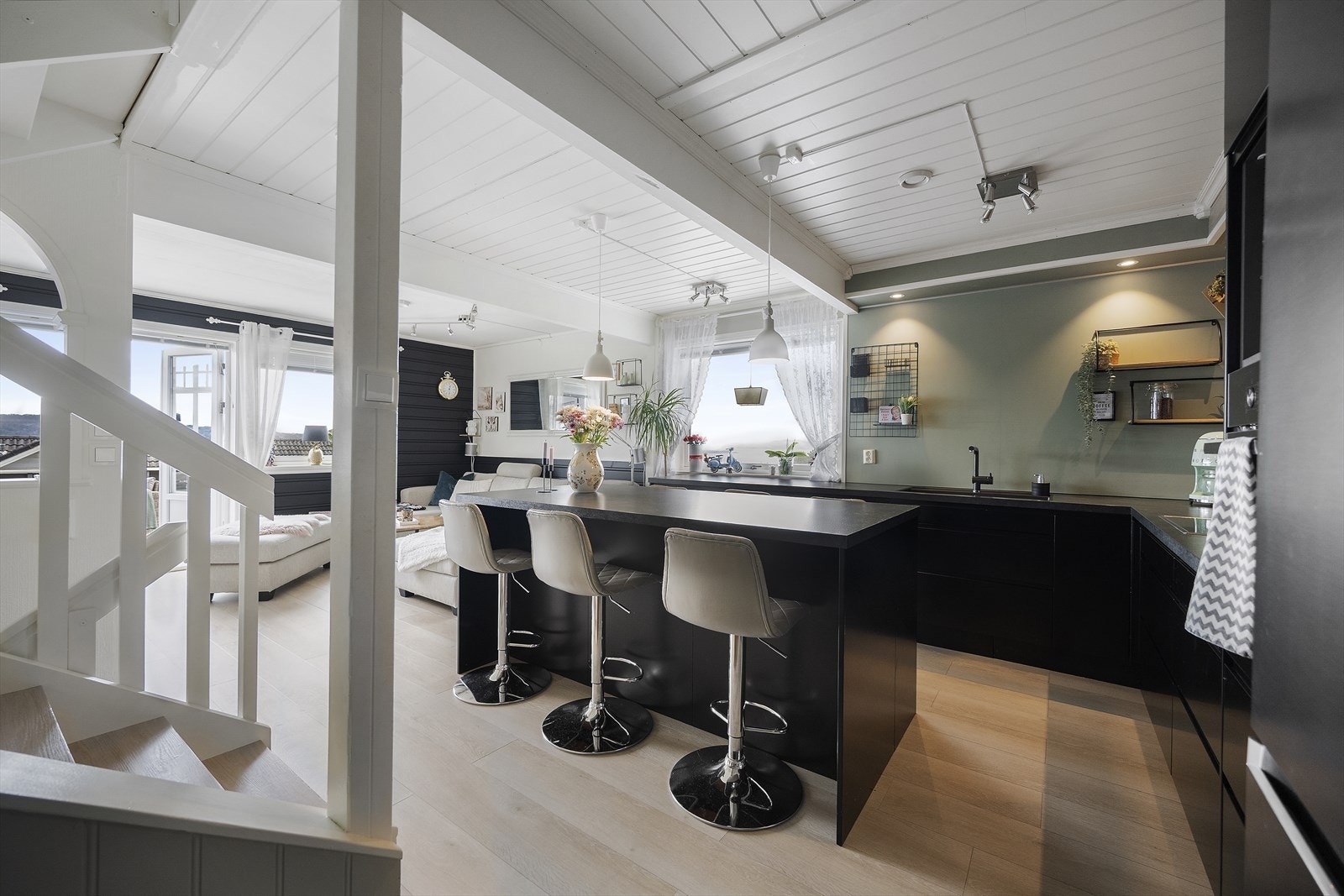 - Godt med skap- og benkeplass - Galleribilde