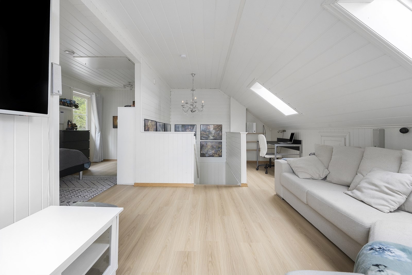 - 3.etg - Loft etasjen er innredet og tatt i bruk som loftstue m/ sovealkove og toalettrom- Galleribilde