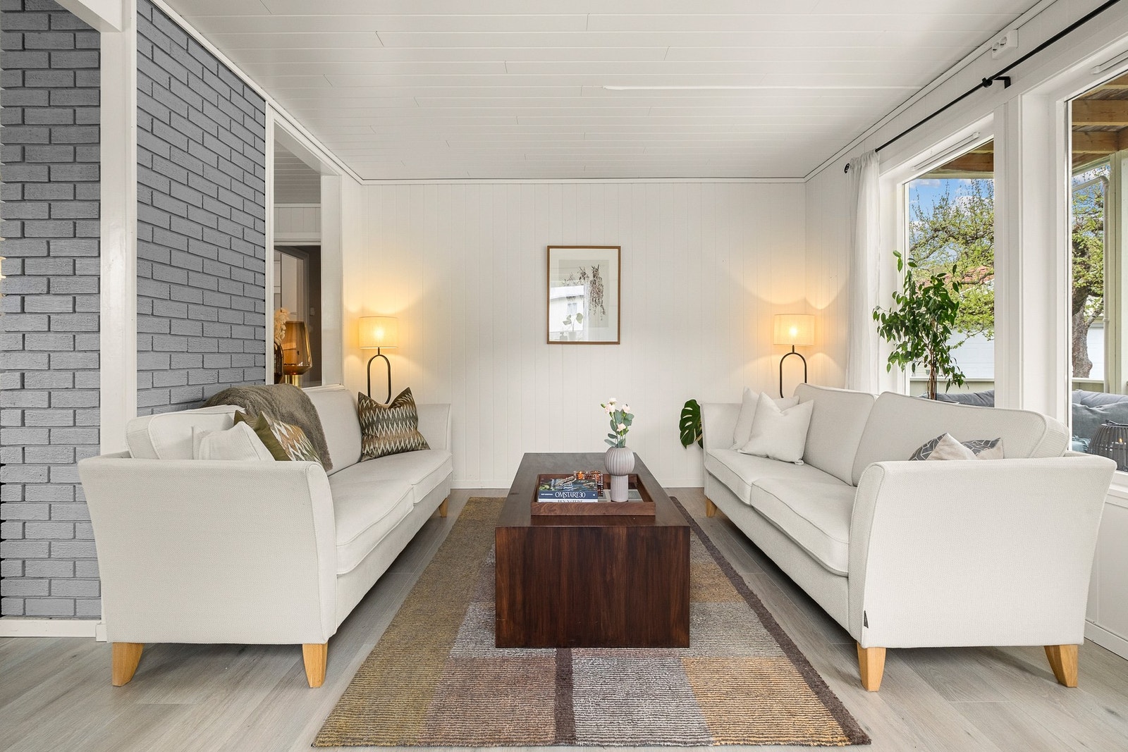 Stuen har en god planløsning som gjør den enkel å innrede. Galleribilde