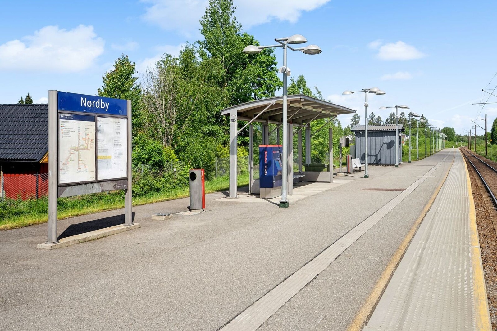 Nordby togstasjon ligger kun ca 10 min gange unna leiligheten. Galleribilde