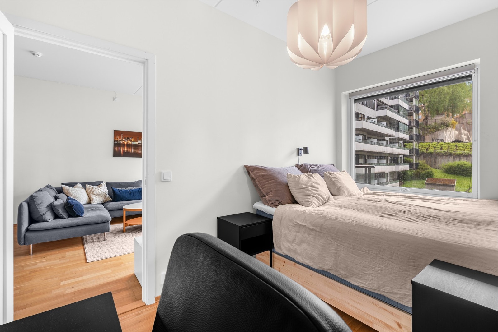 Soverommet er vendt mot rolig bakgård. Galleribilde
