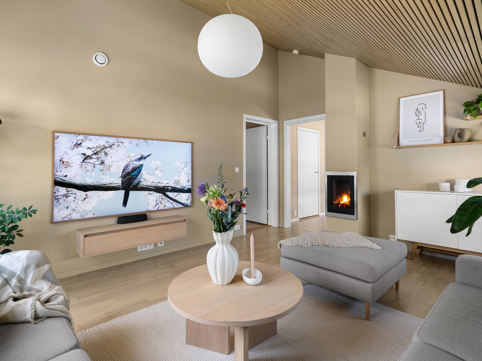 Den ekstra takhøyden gir et luftig preg. Galleribilde