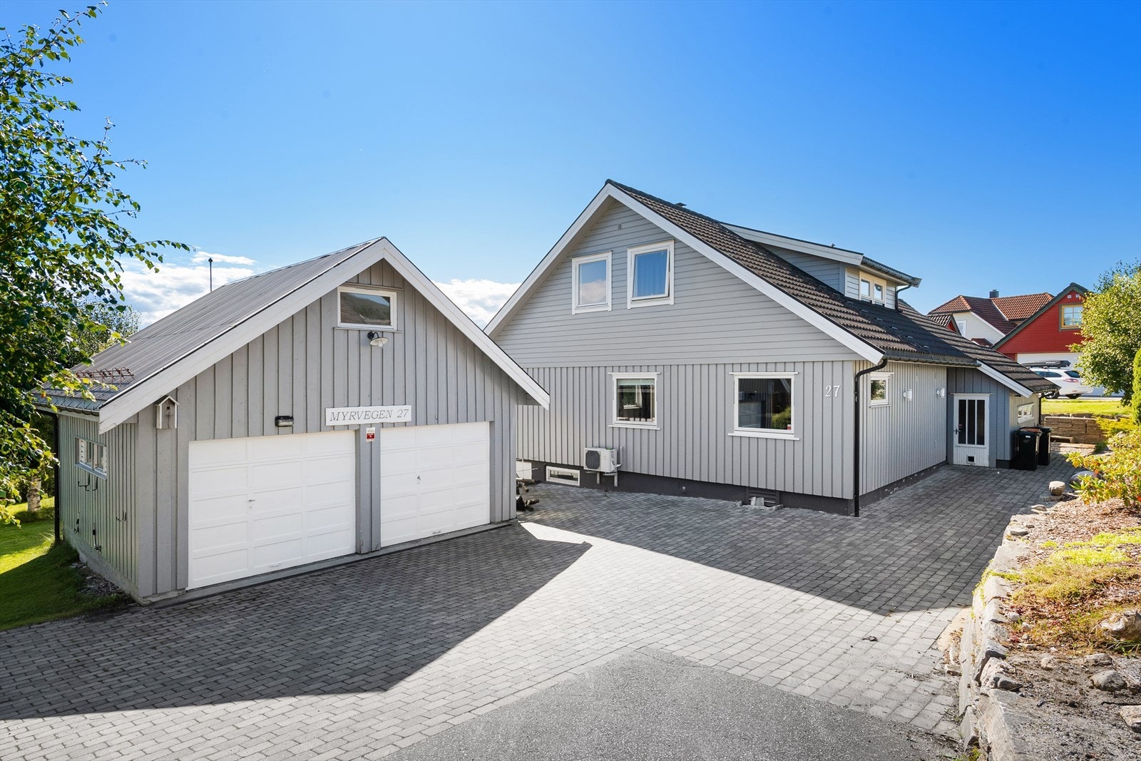 Fasade og gårdsplass Galleribilde