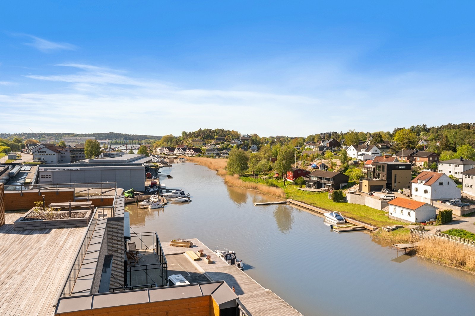 Utsikt over Seutelva og nærområdet. Galleribilde