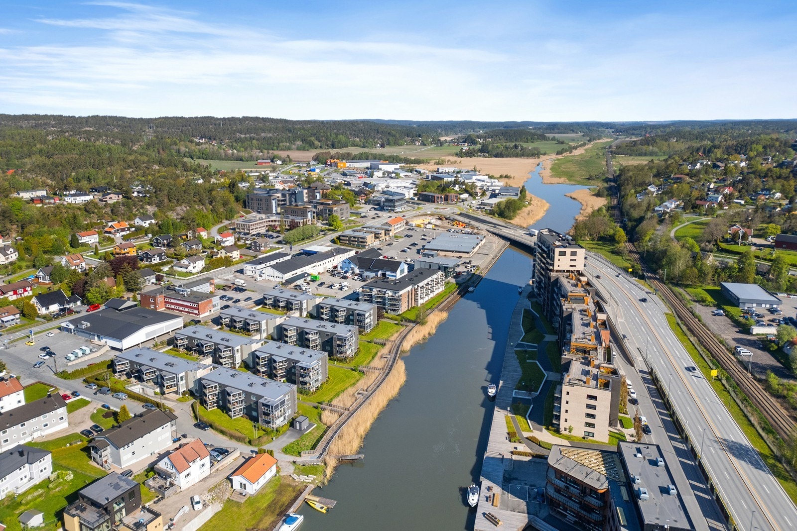 Fra eiendommen er det enkel tilgang til hovedveinettet. Galleribilde