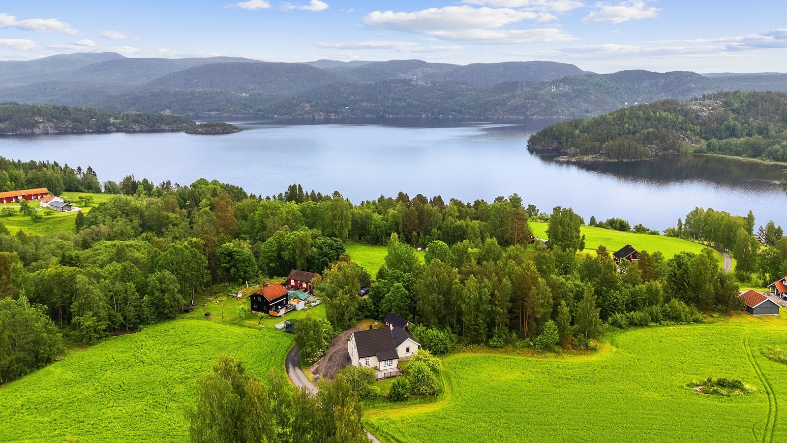 Meget kort vei til Norsjø fra eiendommen. Foto: A7 Media Galleribilde