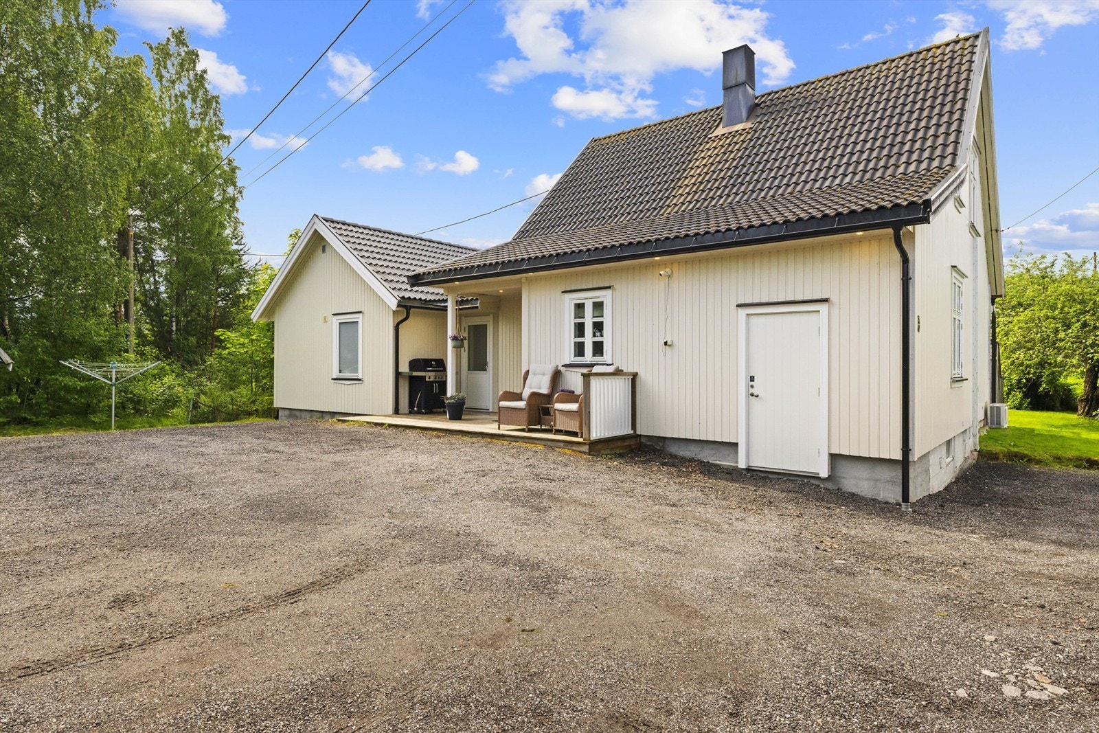 Rikelig med biloppstillingsplass i gårdsplassen Galleribilde