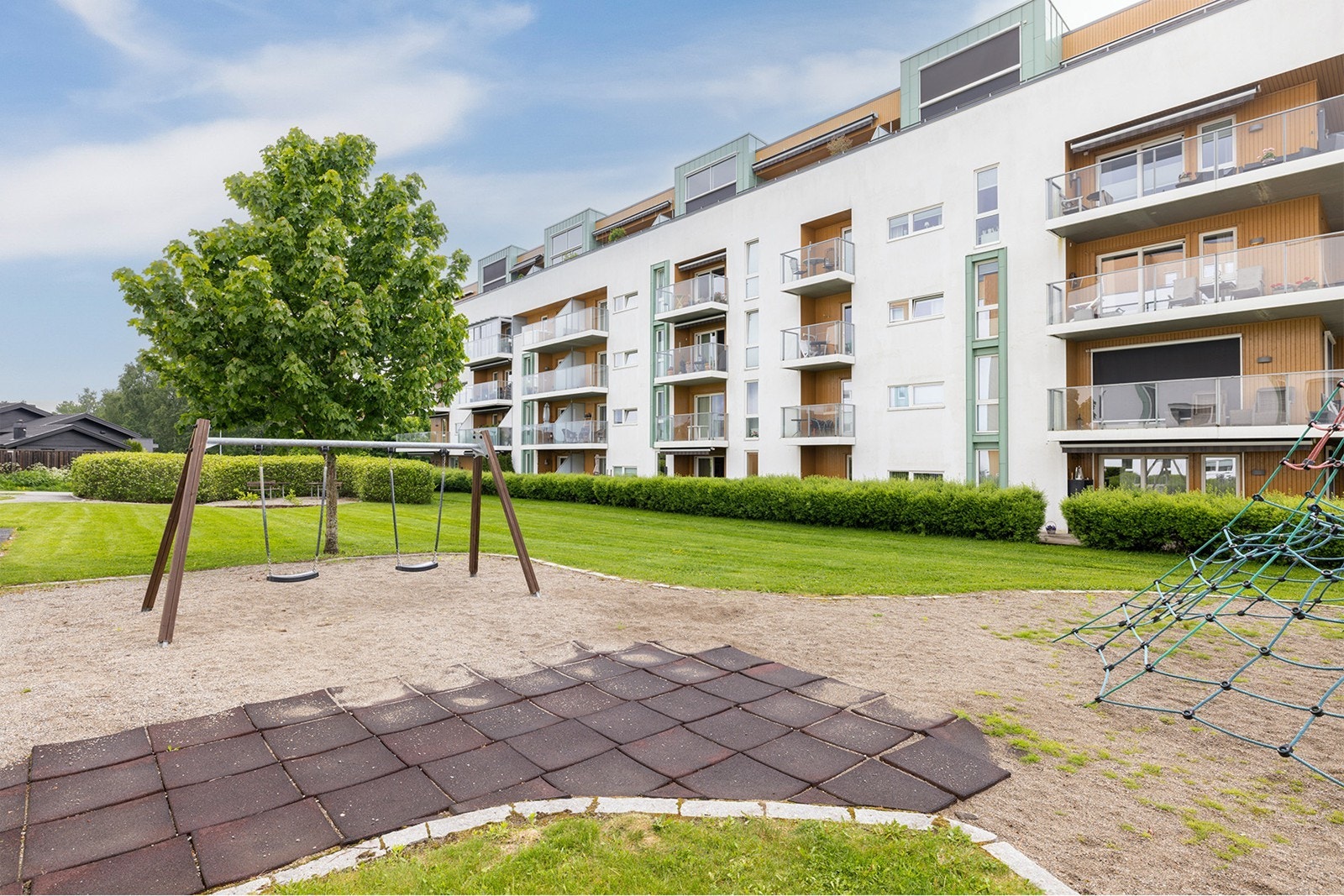Med busstopp like utenfor og Jessheim stasjon i kort gangavstand fra leiligheten er du ikke avhengig av bil for å komme deg rundt. Galleribilde