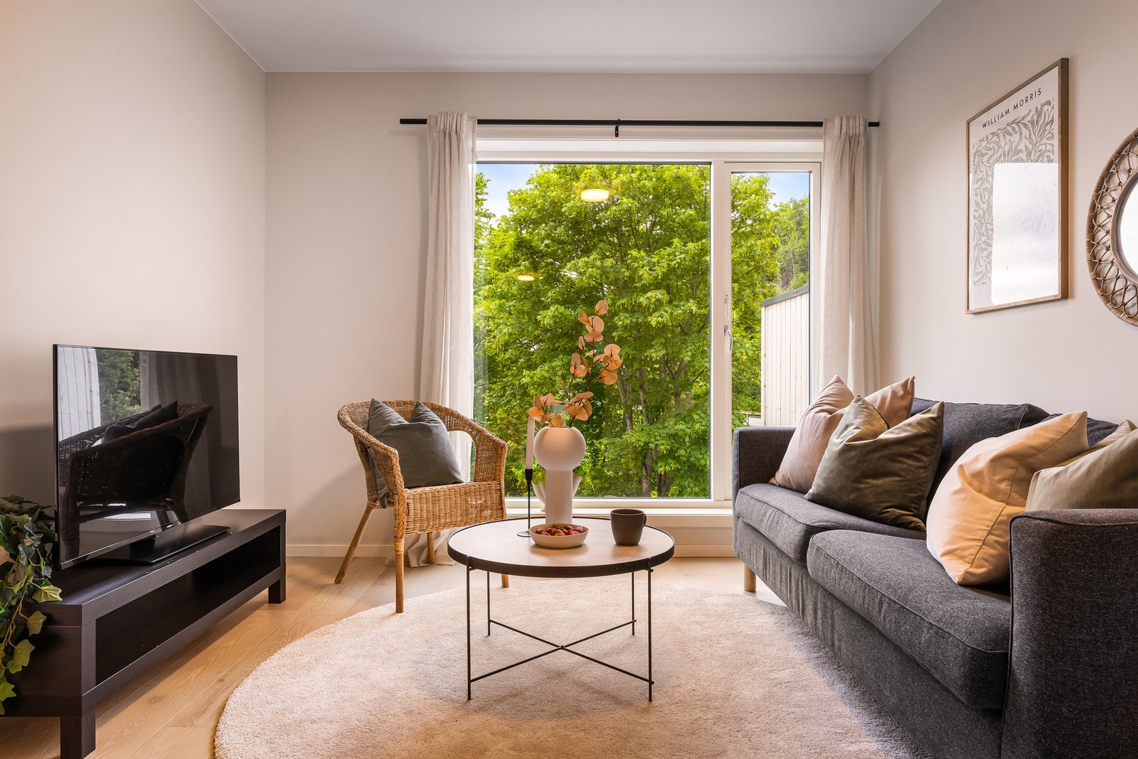 - Familievennlig TV-stue med god plass til avslapning og hyggelige stunder - Galleribilde