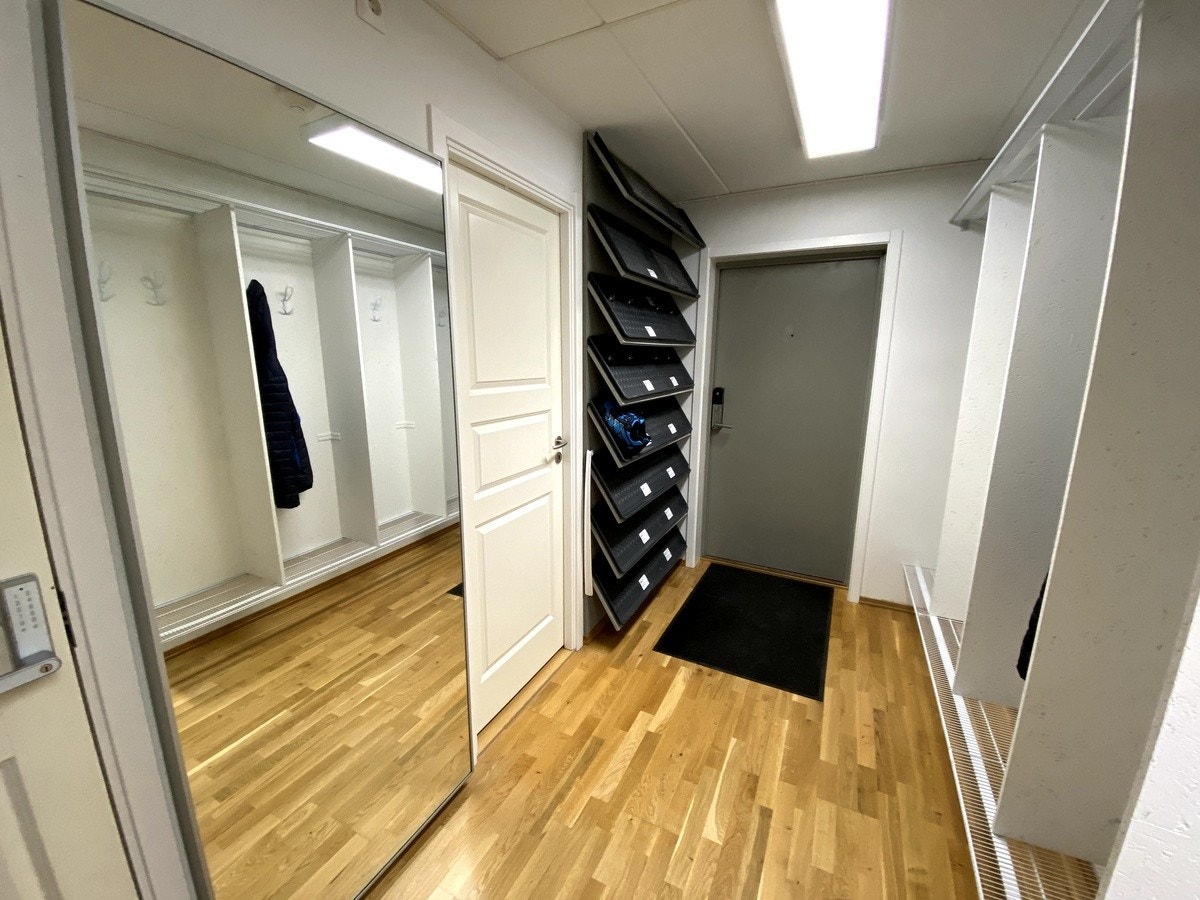 2 ekstra skyhyller til hvert rom Galleribilde
