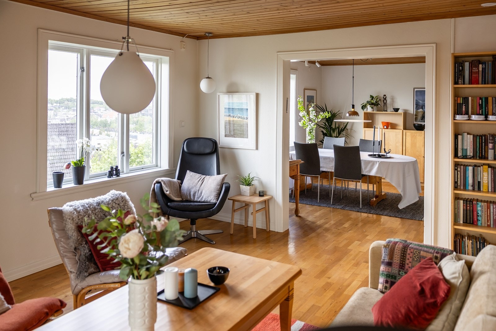 Direkte fra stuen ligger spisestuen. Galleribilde
