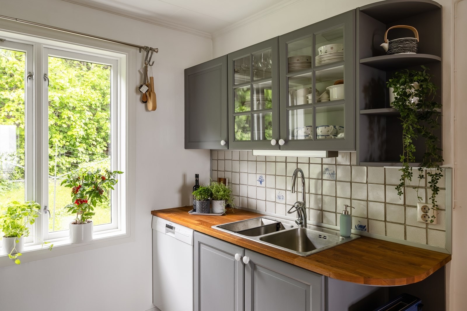 Boligen har vinduer på alle sider og har derfor rikelig med naturlig lysinnslipp. Galleribilde