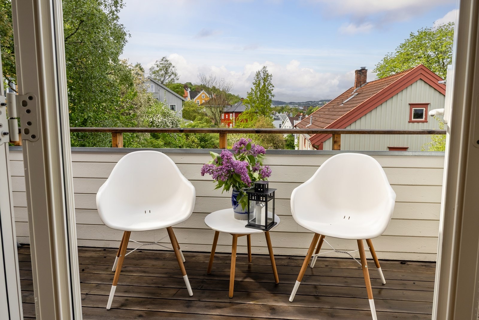 Balkongen har en størrelse på 6,2 m² og ligger sørvest. Galleribilde