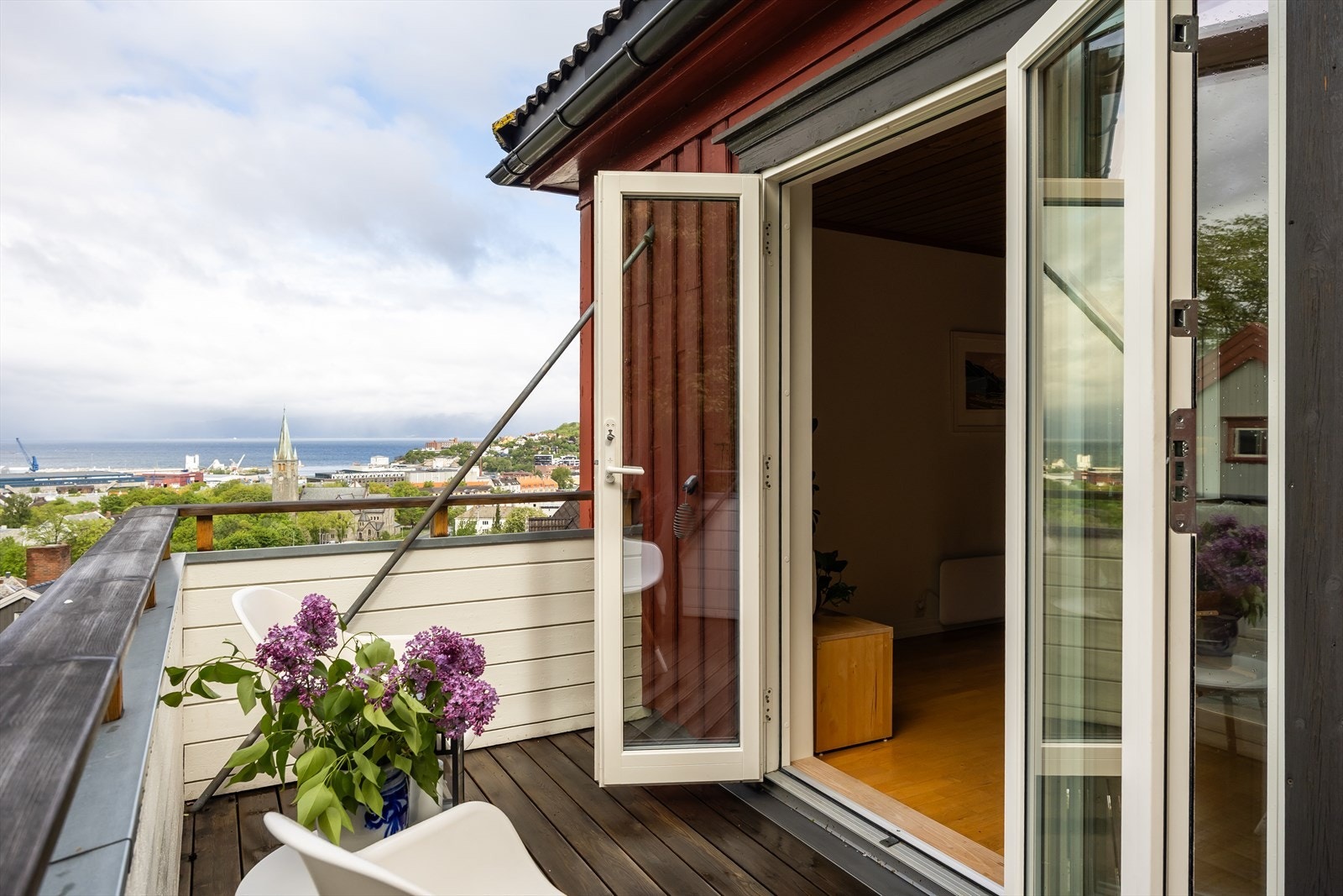 Her har du gode solforhold store deler av dagen, samt en fantastisk utsikt over Trondheim. Galleribilde