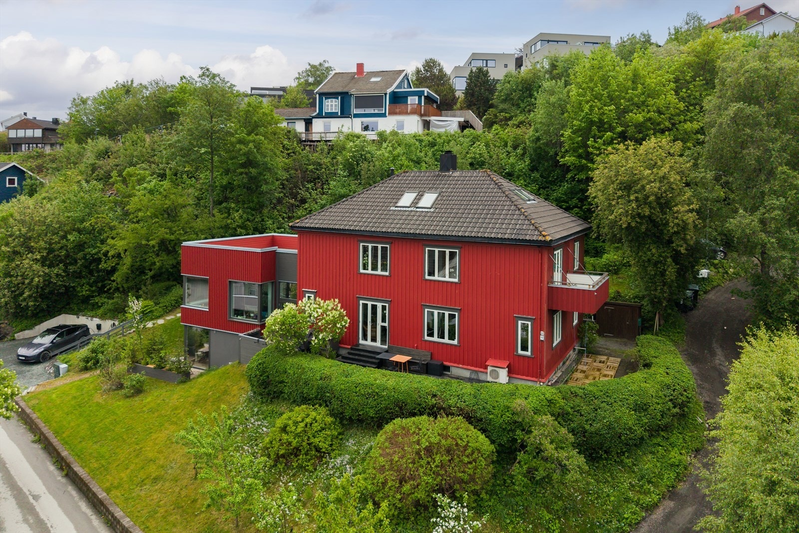 Her bor du i nærhet til dagligvare, barnehage, skole, shoppingmuligheter og Trondheim sentrum som byr på "alt" av fasiliteter. Galleribilde