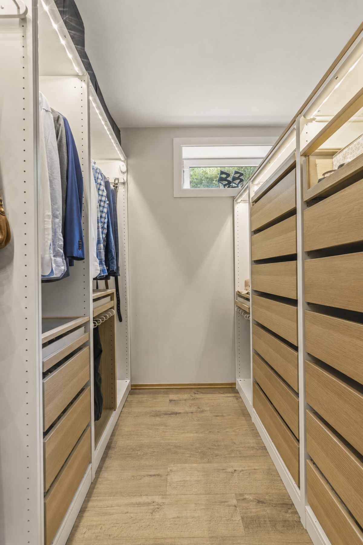 Bod/garderoberom. Galleribilde