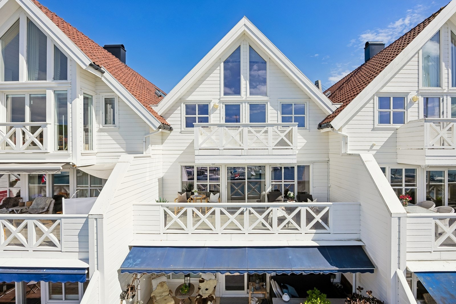 Veranda og balkong på denne siden av boligen har ettermiddags- og kveldssol Galleribilde