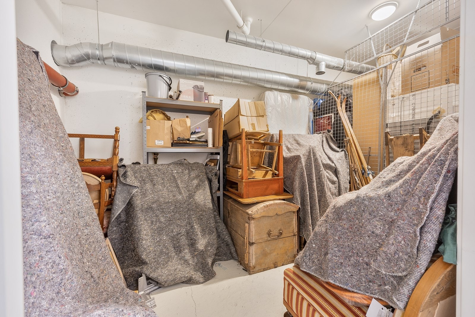 Leiligheten disponerer stor bod på hele 8 m² for ekstra lagringsplass, og denne ligger i byggets 2. etasje. Galleribilde