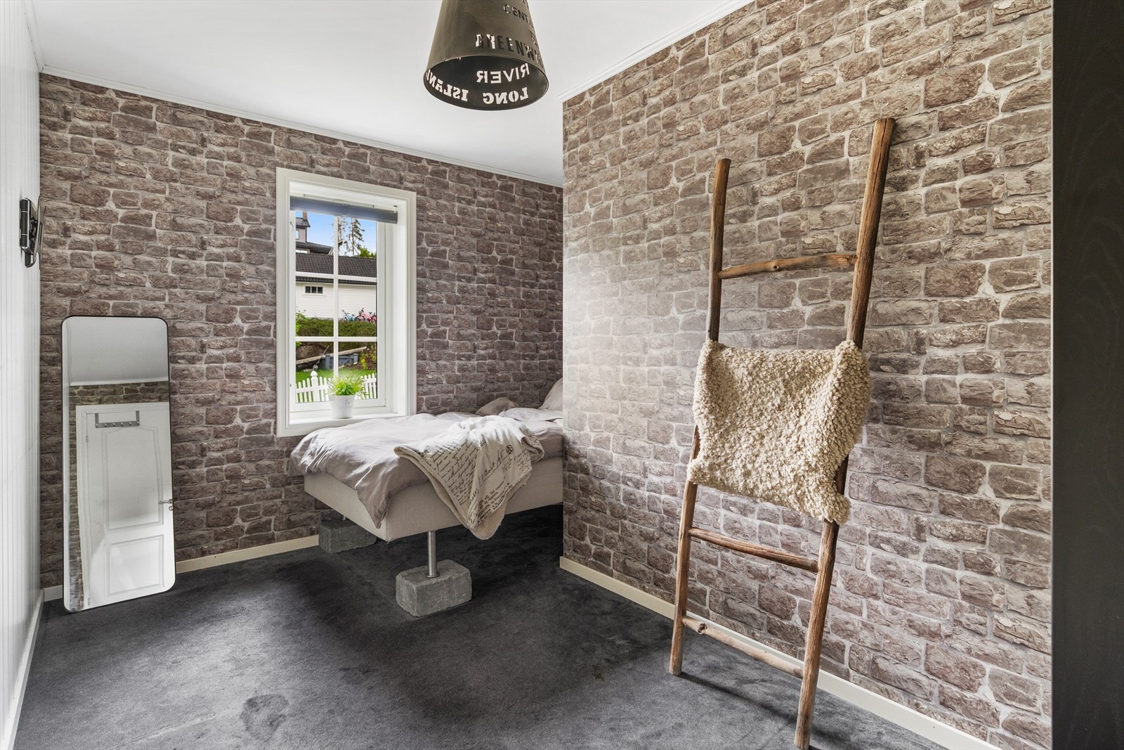 Rommene har plass til seng, nattbord, garderobeløsning og evt. skrivebord. Galleribilde