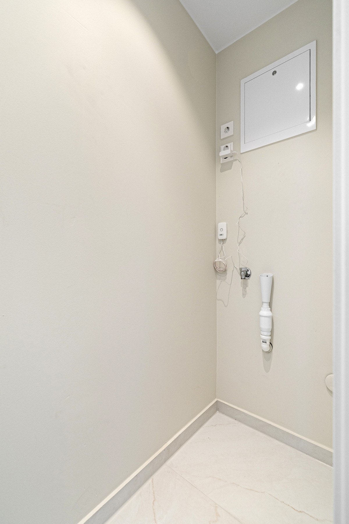 Vaskerom med plass til både vaskemaskin og tørketrommel. Galleribilde