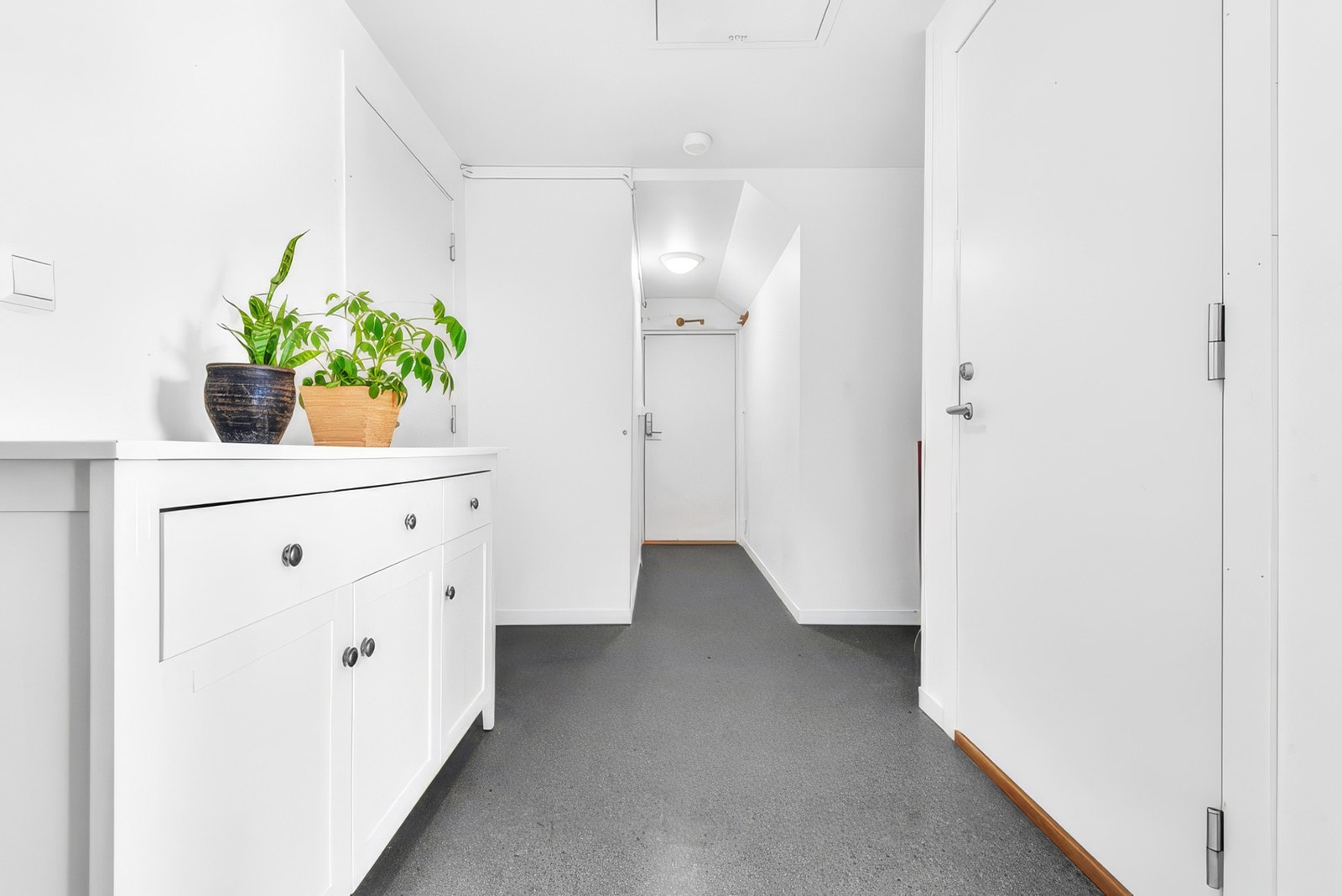 Leilighet 4: Gang mellom rommene Galleribilde