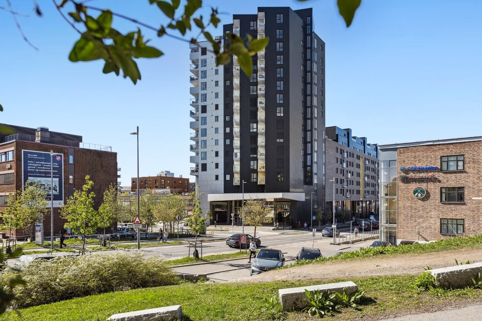 Ensjøbyen, et område med et voksende tilbud av handel og service. Galleribilde