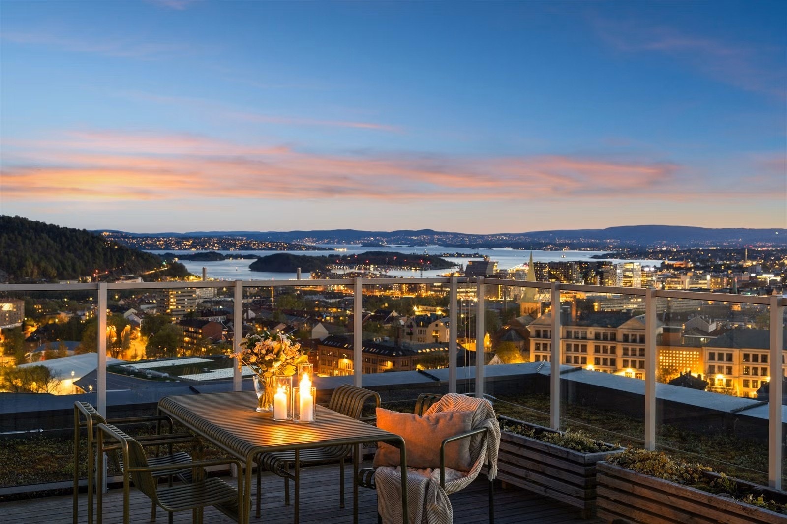 Sameiets takterrasse gir en unik mulighet til å se byen fra et nytt perspektiv, også etter mørkets frembrudd. Galleribilde