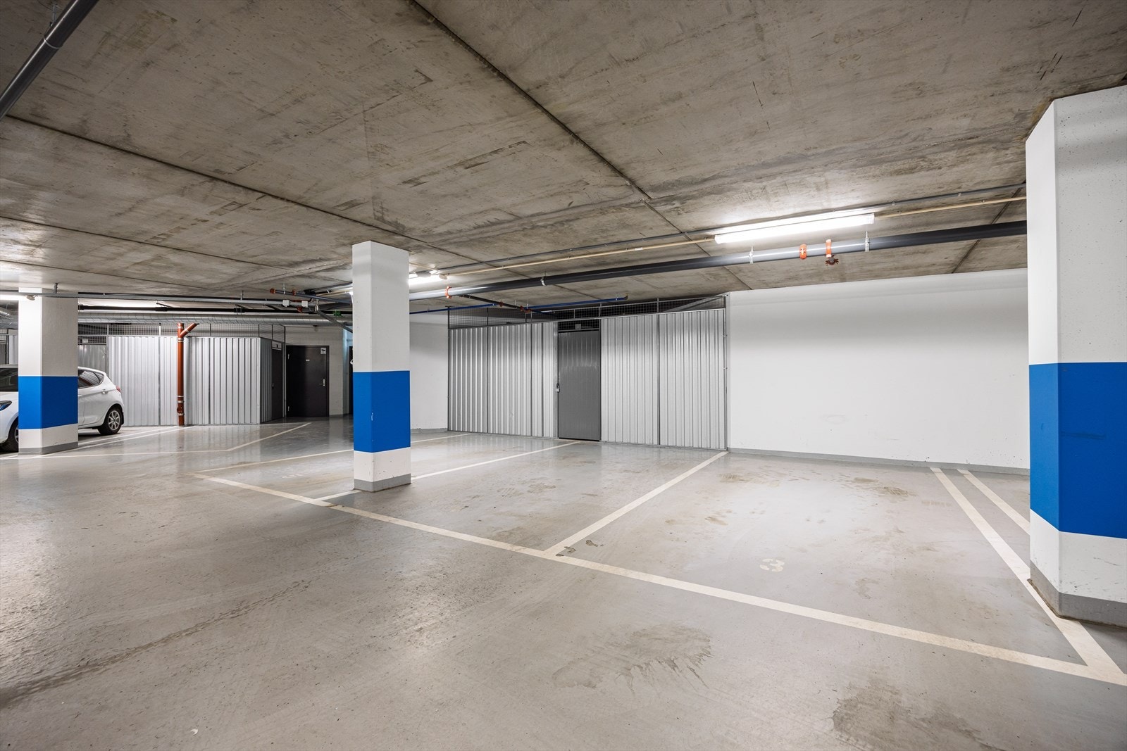 Garasjeplass som medfølger boligen. Galleribilde