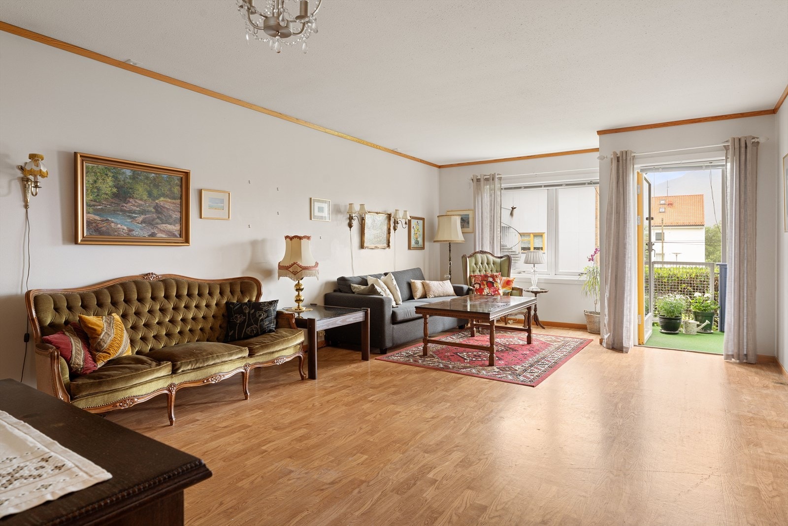 Dette er en praktisk og lettstelt 3-roms seniorleilighet (+55 år) med svært sentral beliggenhet på Landås. Galleribilde