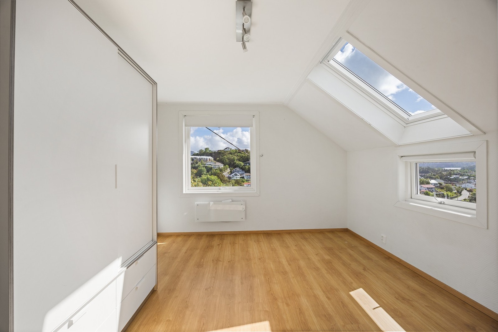 I denne etasjen finner man to romslige soverom på henholdsvis 10,5 og 13 kvadratmeter Galleribilde
