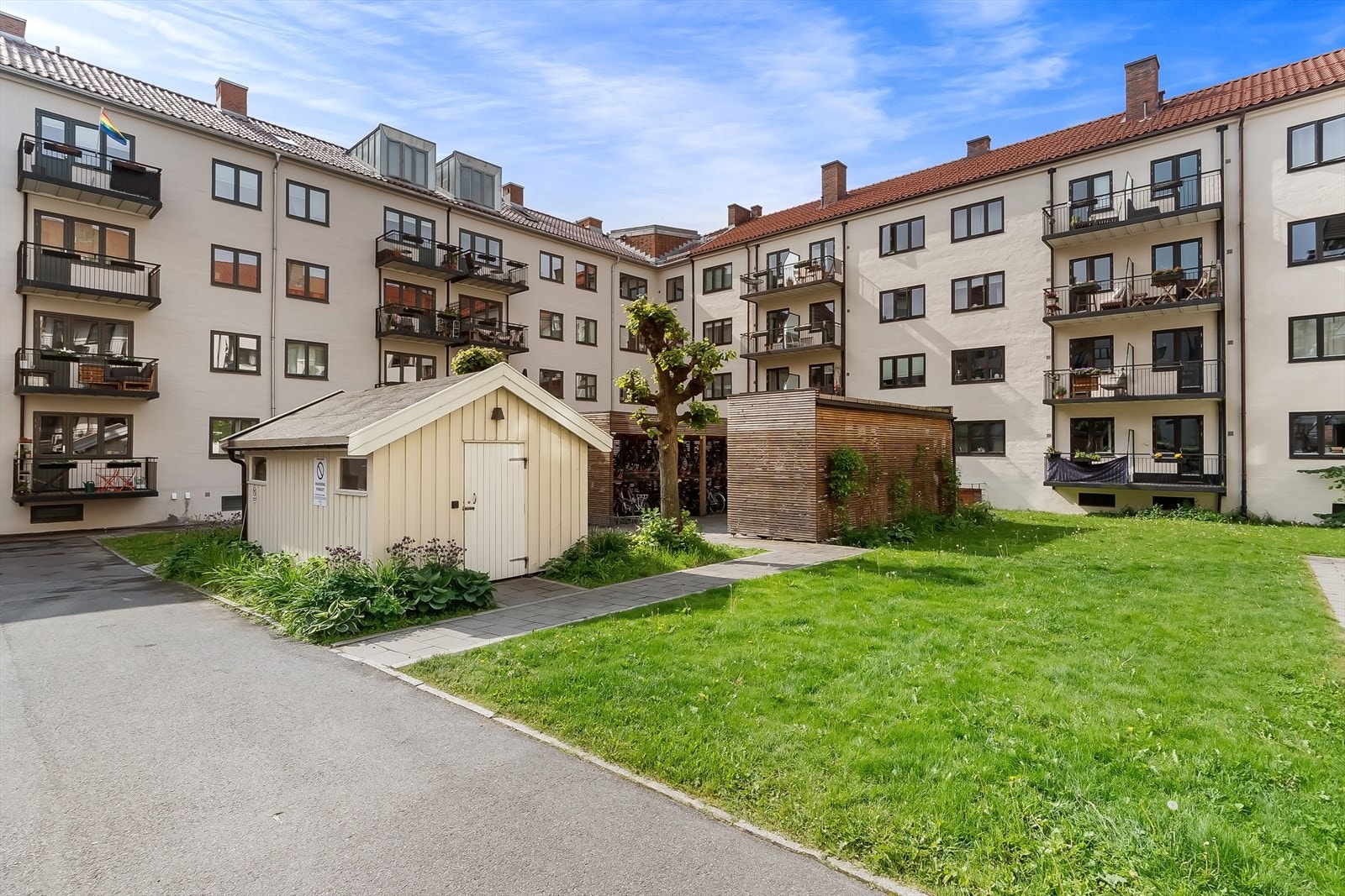 Felles sykkelbod og vaskeri i aksjelaget. Galleribilde